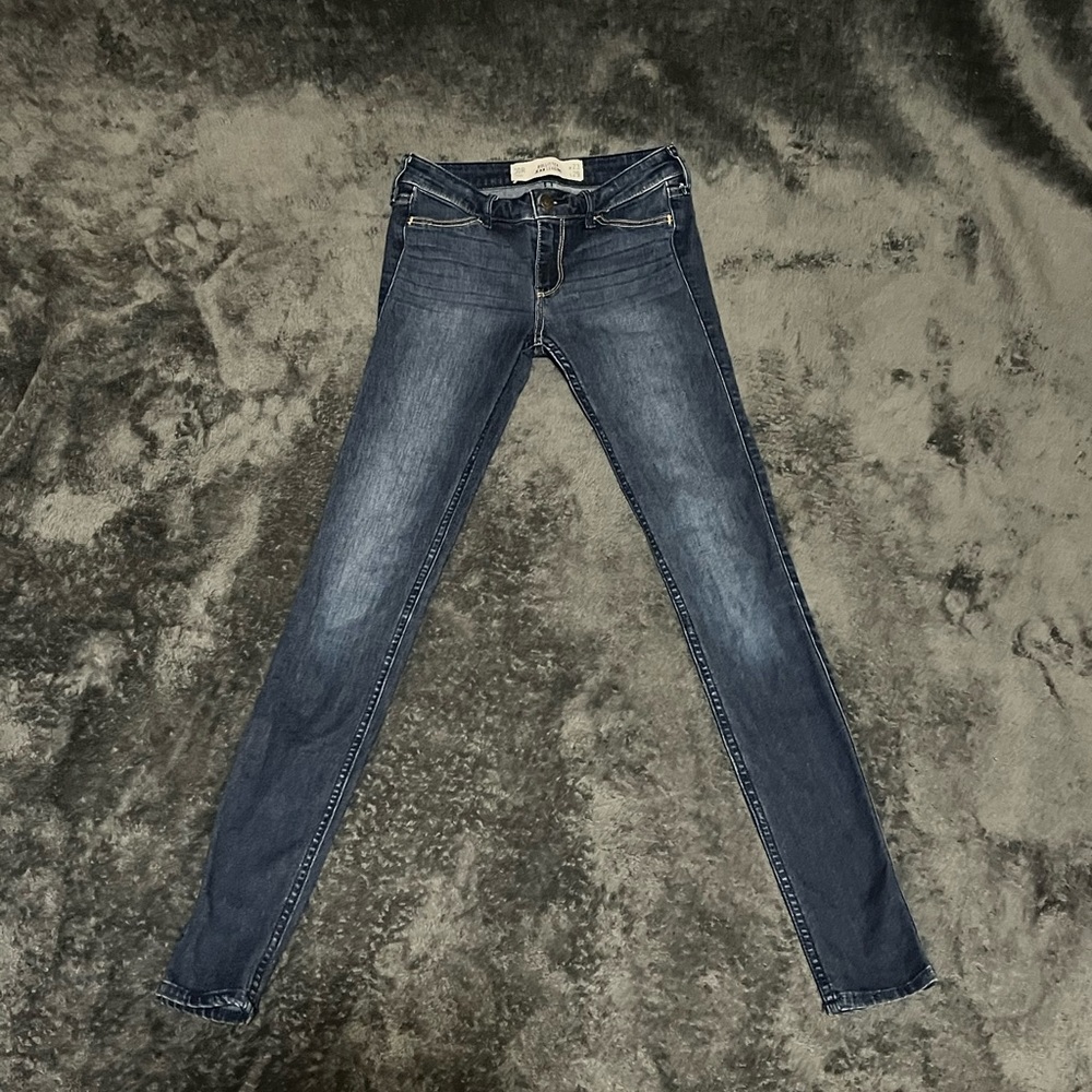 Super cute skinny Hollister Jeans!